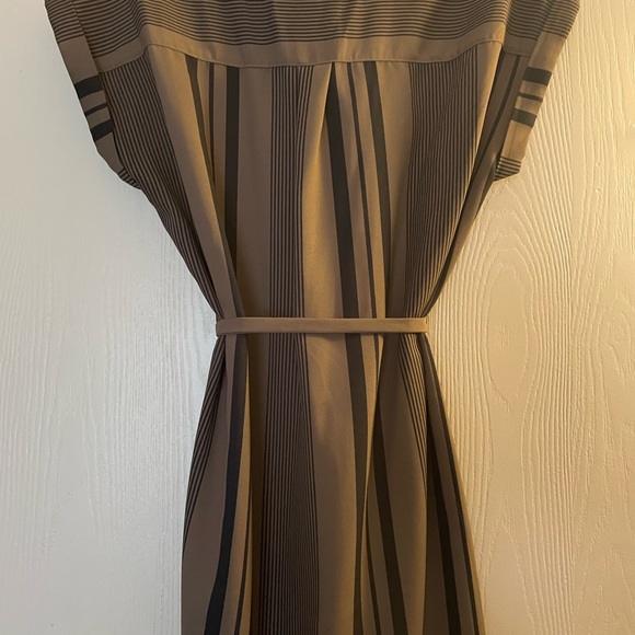 Dress by Express 100% Polyester women’s size medium. - Picture 2 of 3